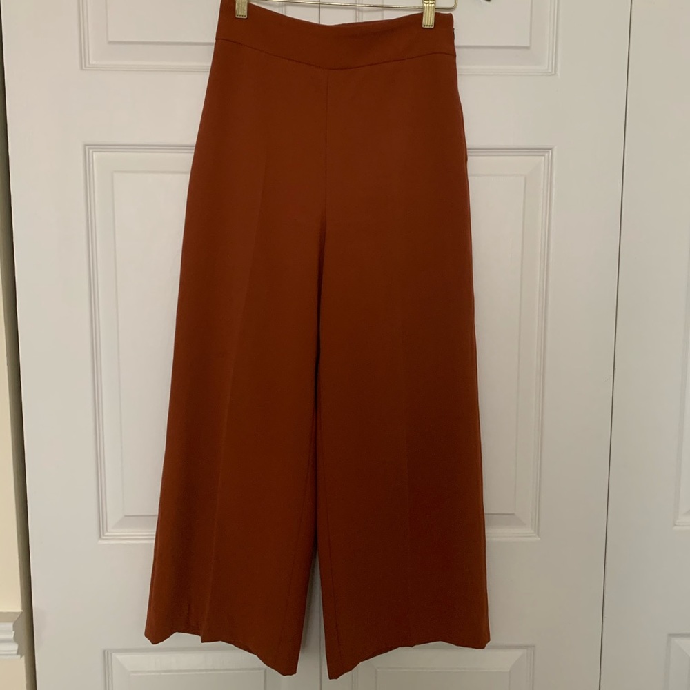 Wide leg, cropped pants